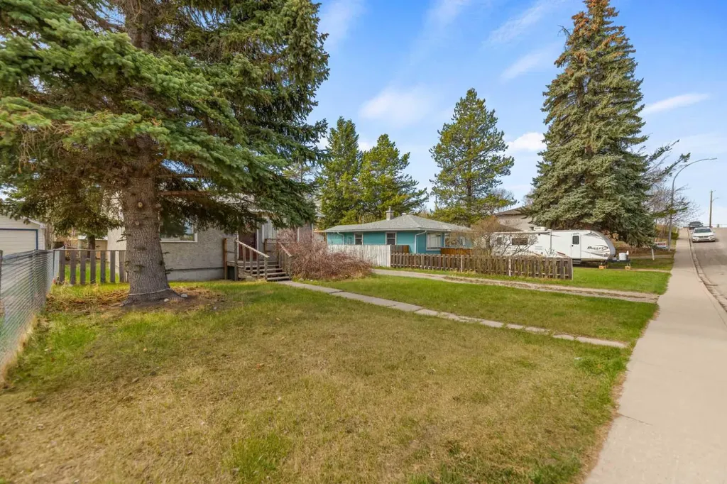 6435 34 Avenue NW Calgary AB T3B 1S5