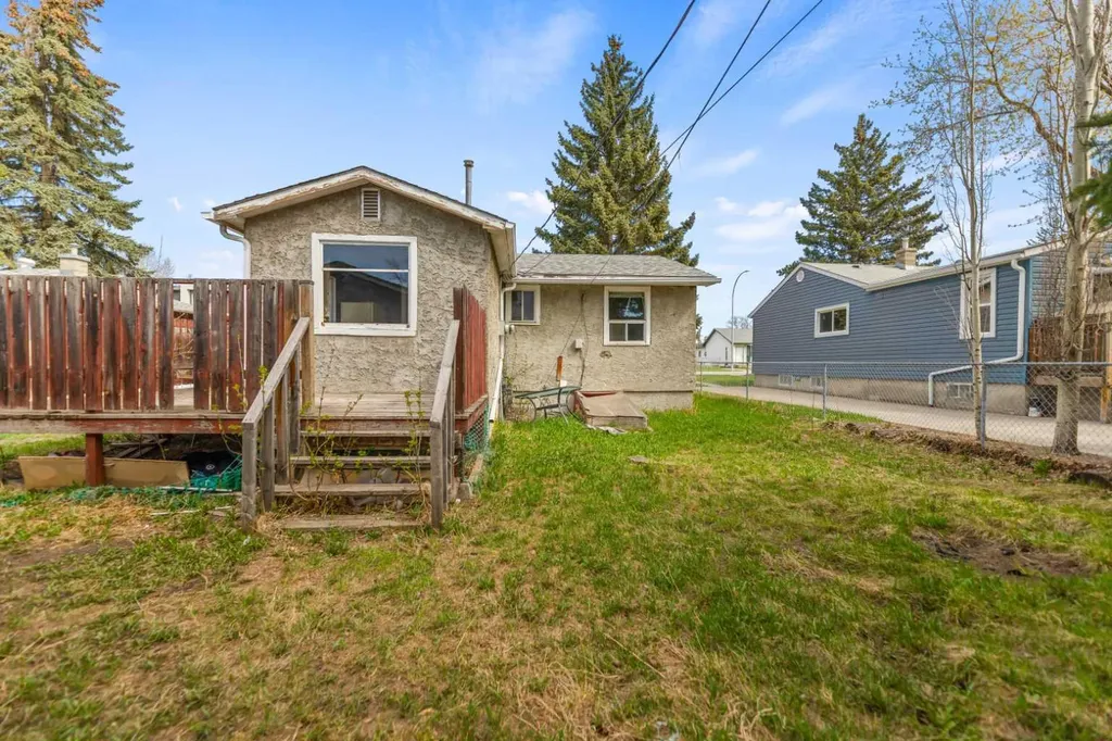 6435 34 Avenue NW Calgary AB T3B 1S5