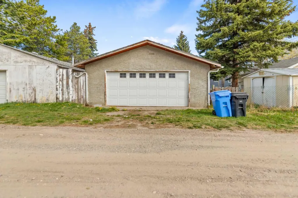 6435 34 Avenue NW Calgary AB T3B 1S5