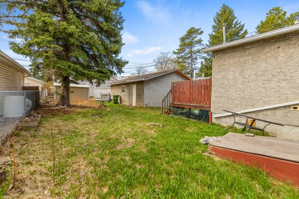 6435 34 Avenue NW Calgary AB T3B 1S5