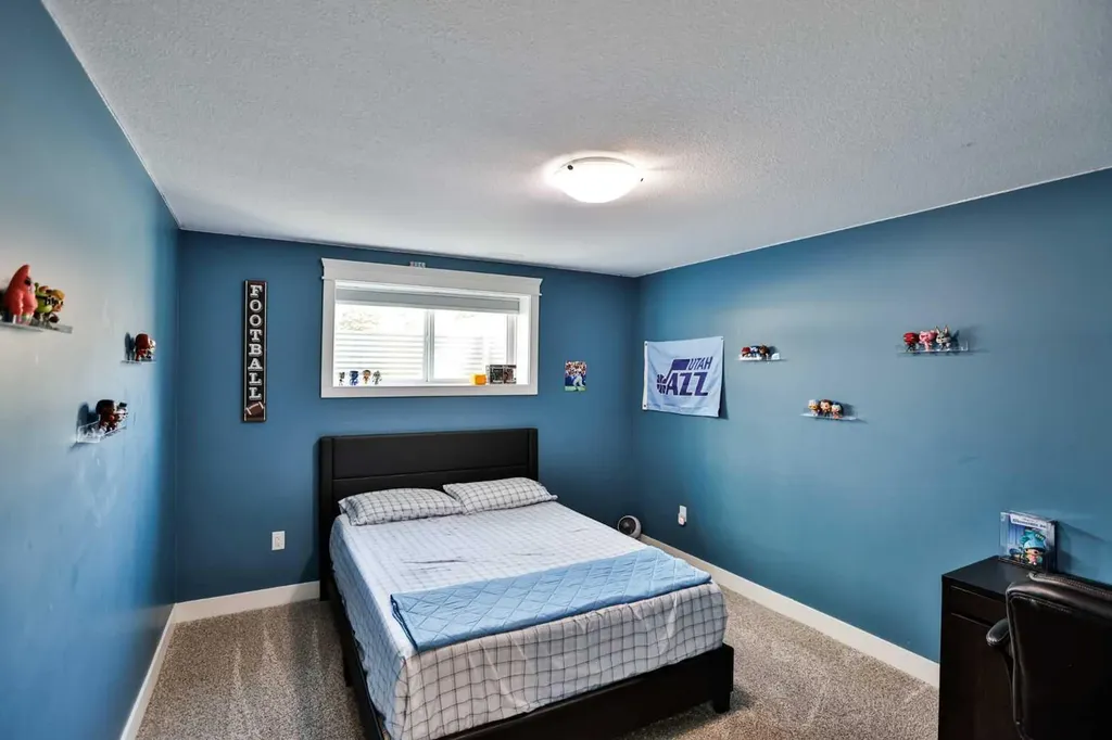 19 S 300 W Raymond AB T0K 2S0