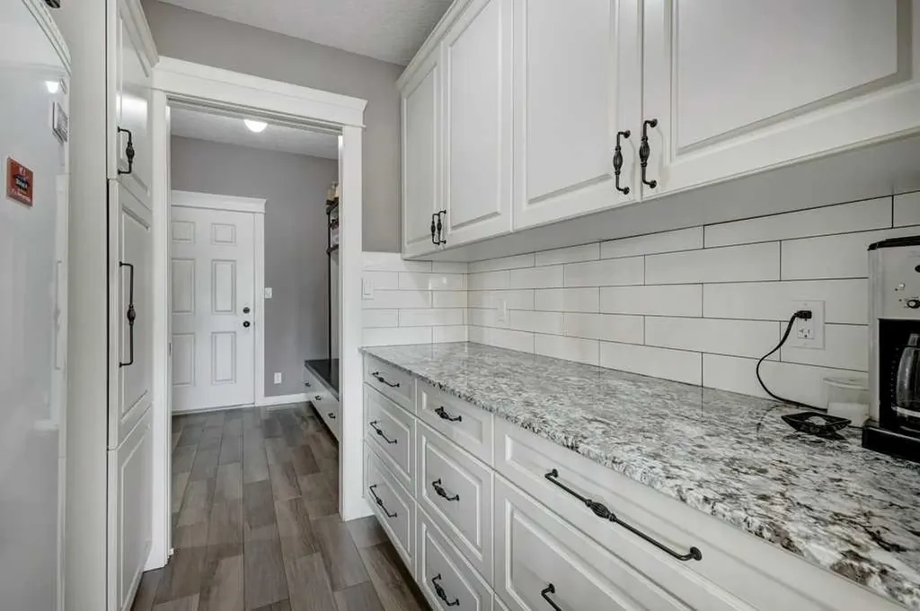 1233 Hillcrest Manor Estates Strathmore AB T1p1x1