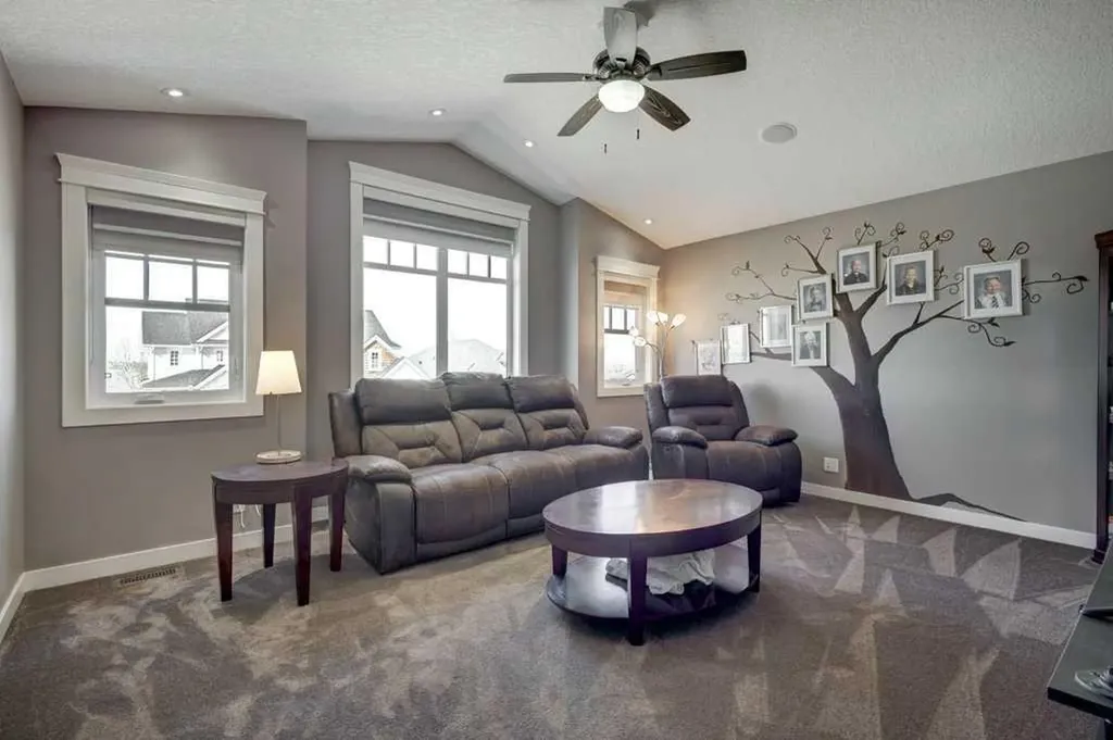 1233 Hillcrest Manor Estates Strathmore AB T1p1x1