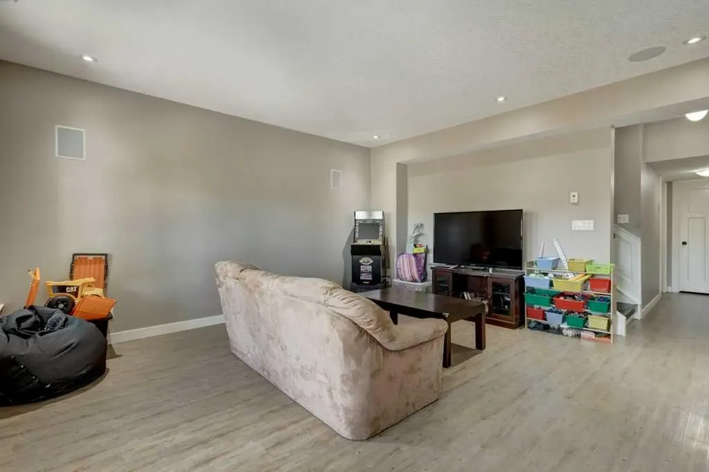 1233 Hillcrest Manor Estates Strathmore AB T1p1x1
