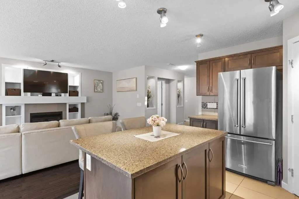 74 Hillcrest Street SW Airdrie AB T4B 0Y7
