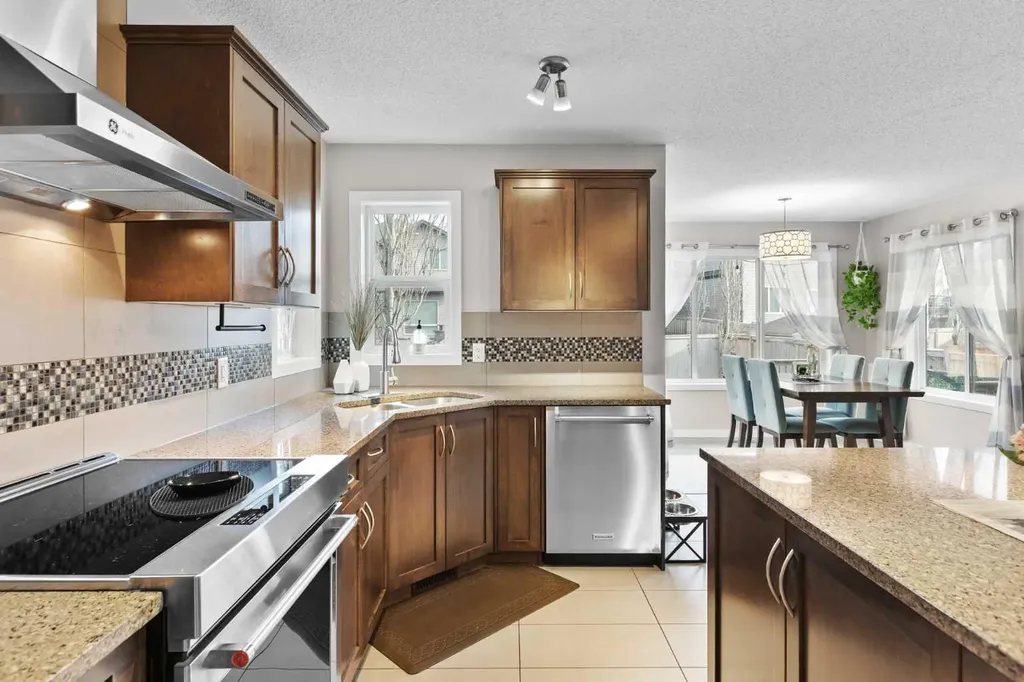 74 Hillcrest Street SW Airdrie AB T4B 0Y7