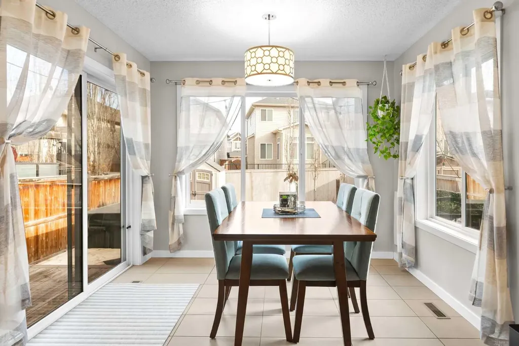 74 Hillcrest Street SW Airdrie AB T4B 0Y7