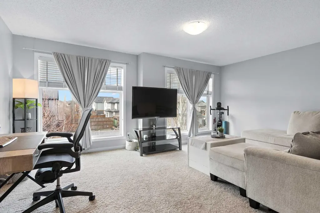 74 Hillcrest Street SW Airdrie AB T4B 0Y7