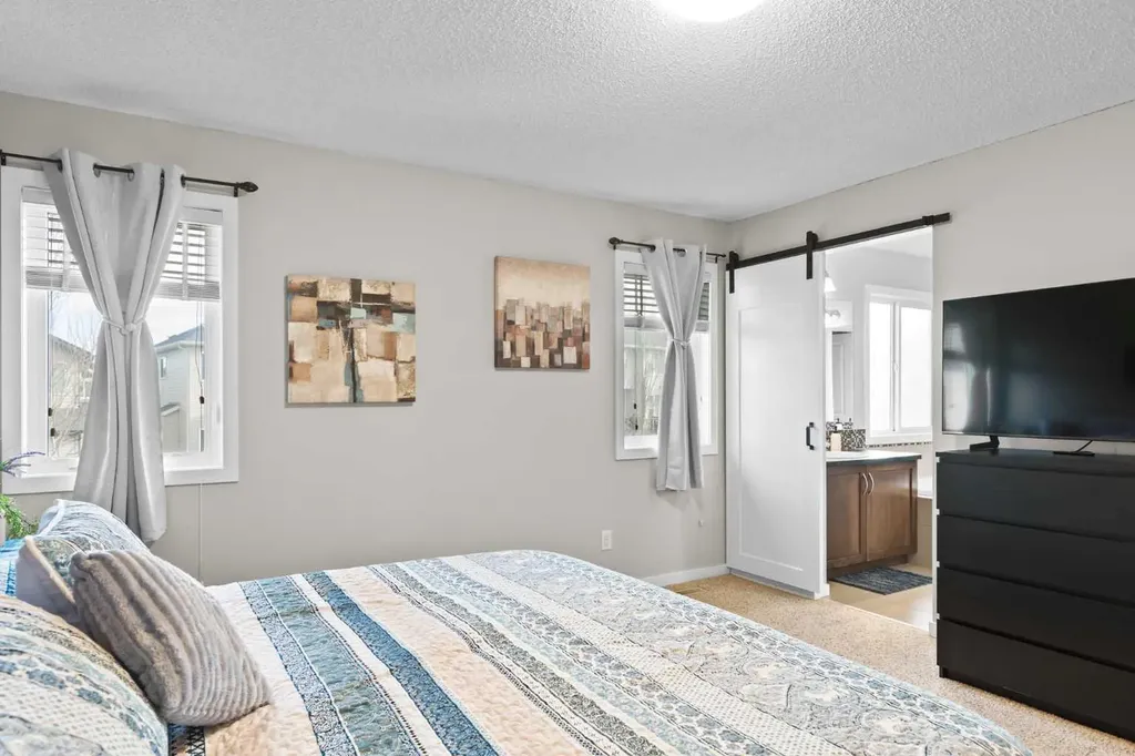 74 Hillcrest Street SW Airdrie AB T4B 0Y7