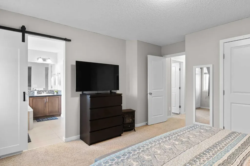 74 Hillcrest Street SW Airdrie AB T4B 0Y7