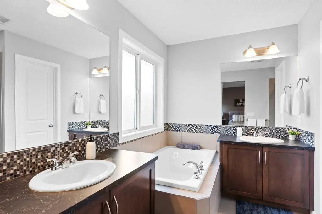 74 Hillcrest Street SW Airdrie AB T4B 0Y7