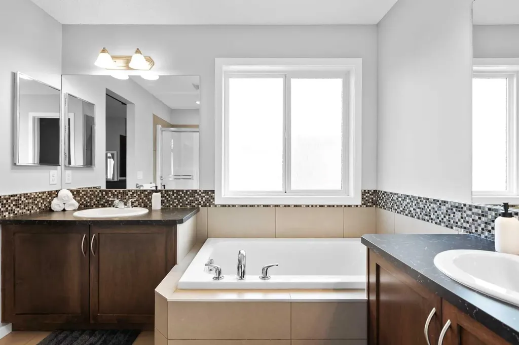 74 Hillcrest Street SW Airdrie AB T4B 0Y7