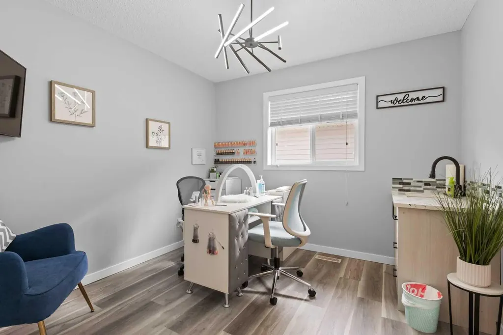 74 Hillcrest Street SW Airdrie AB T4B 0Y7
