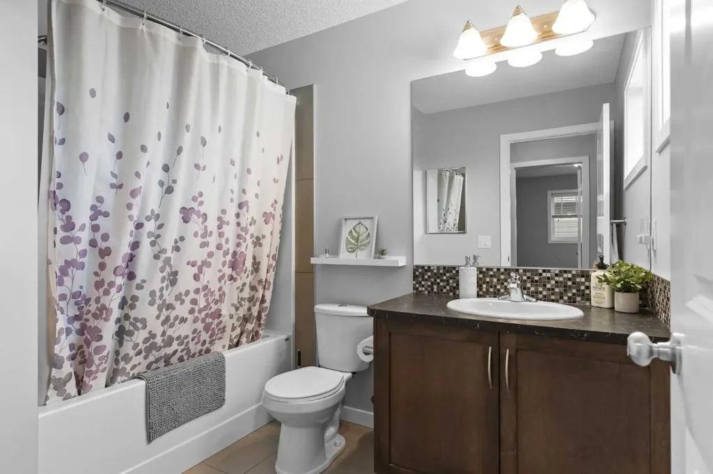 74 Hillcrest Street SW Airdrie AB T4B 0Y7