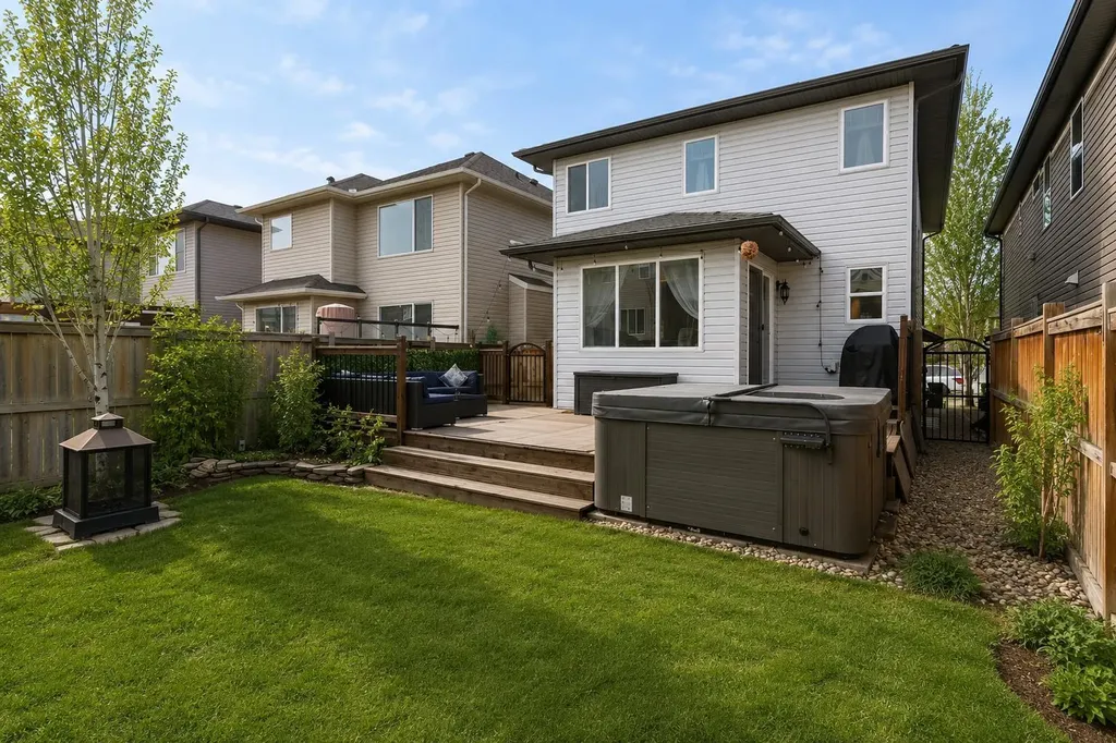 74 Hillcrest Street SW Airdrie AB T4B 0Y7