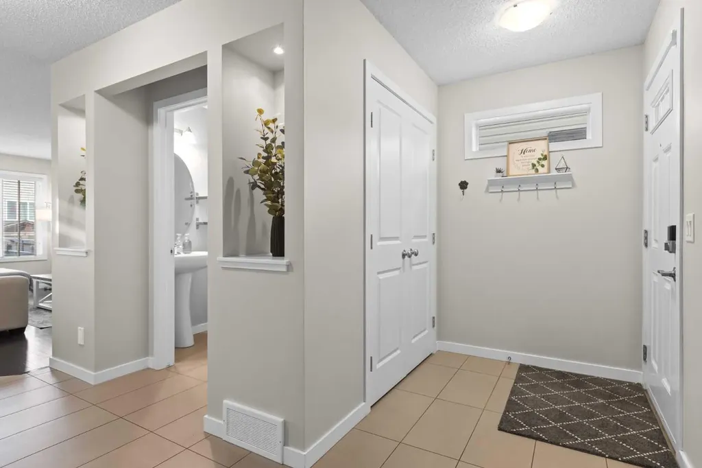 74 Hillcrest Street SW Airdrie AB T4B 0Y7