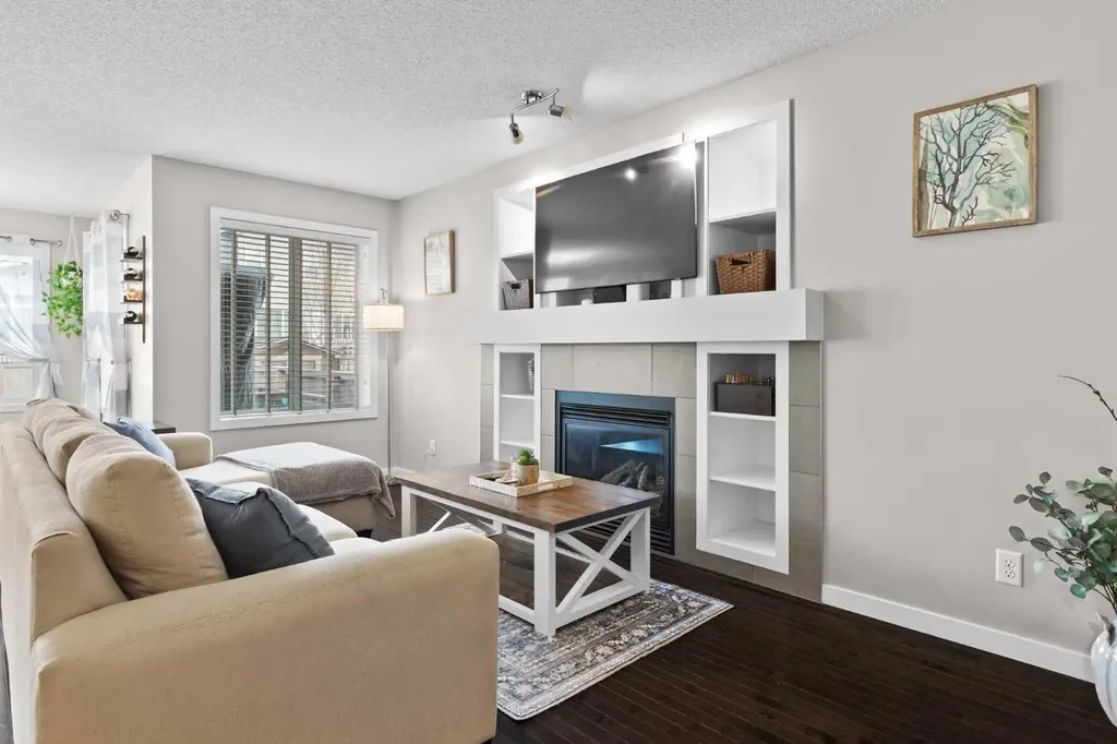 74 Hillcrest Street SW Airdrie AB T4B 0Y7