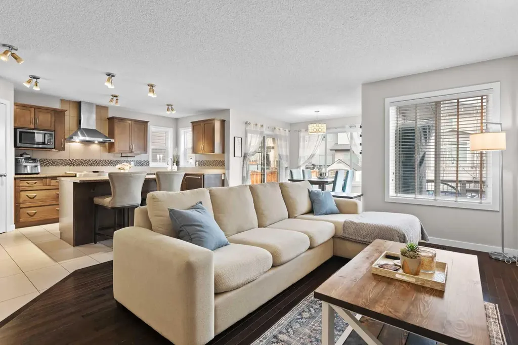 74 Hillcrest Street SW Airdrie AB T4B 0Y7