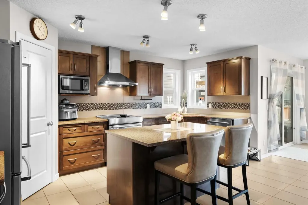 74 Hillcrest Street SW Airdrie AB T4B 0Y7