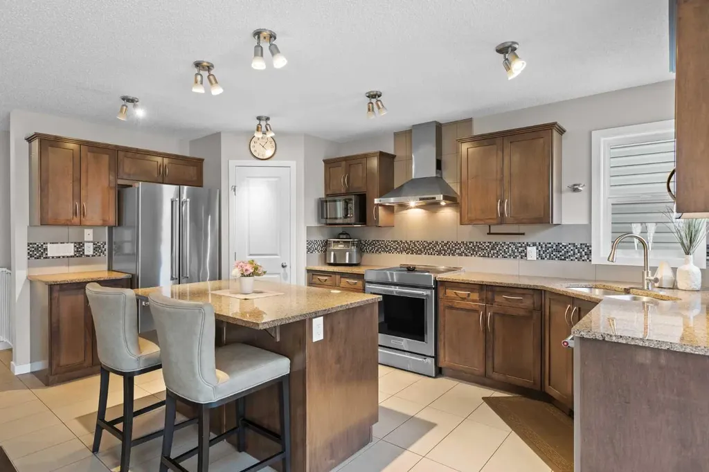 74 Hillcrest Street SW Airdrie AB T4B 0Y7