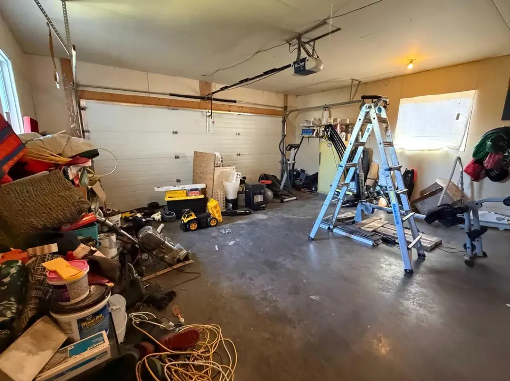 5214 45 Avenue Taber AB T1G 1B4