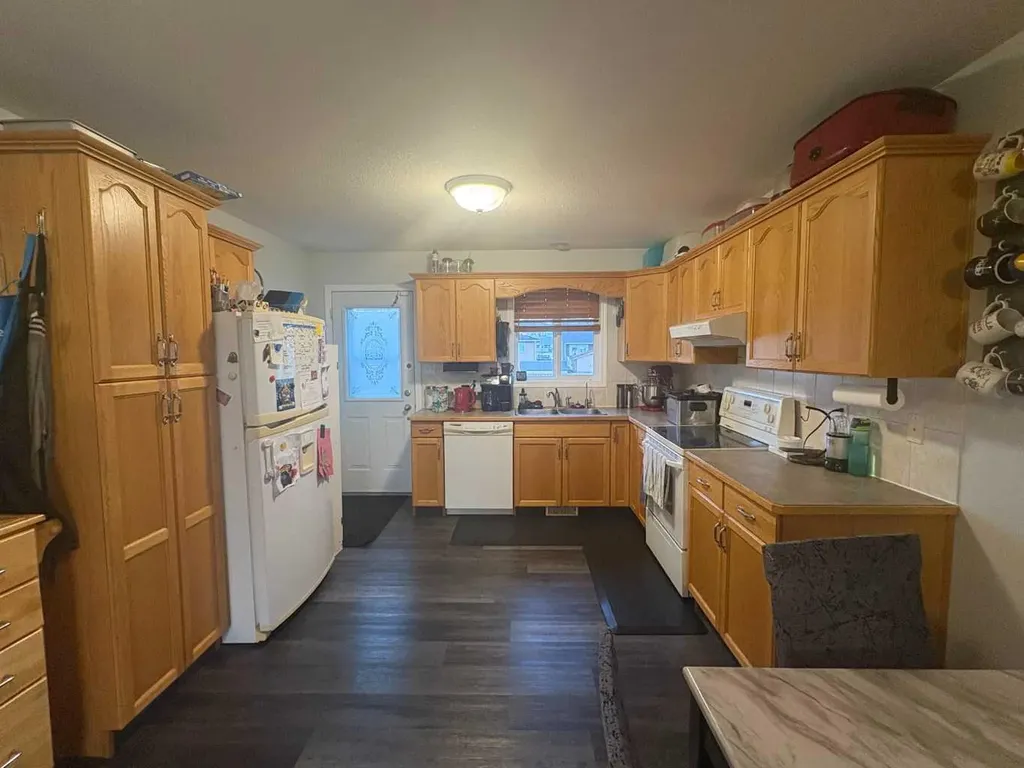 5214 45 Avenue Taber AB T1G 1B4