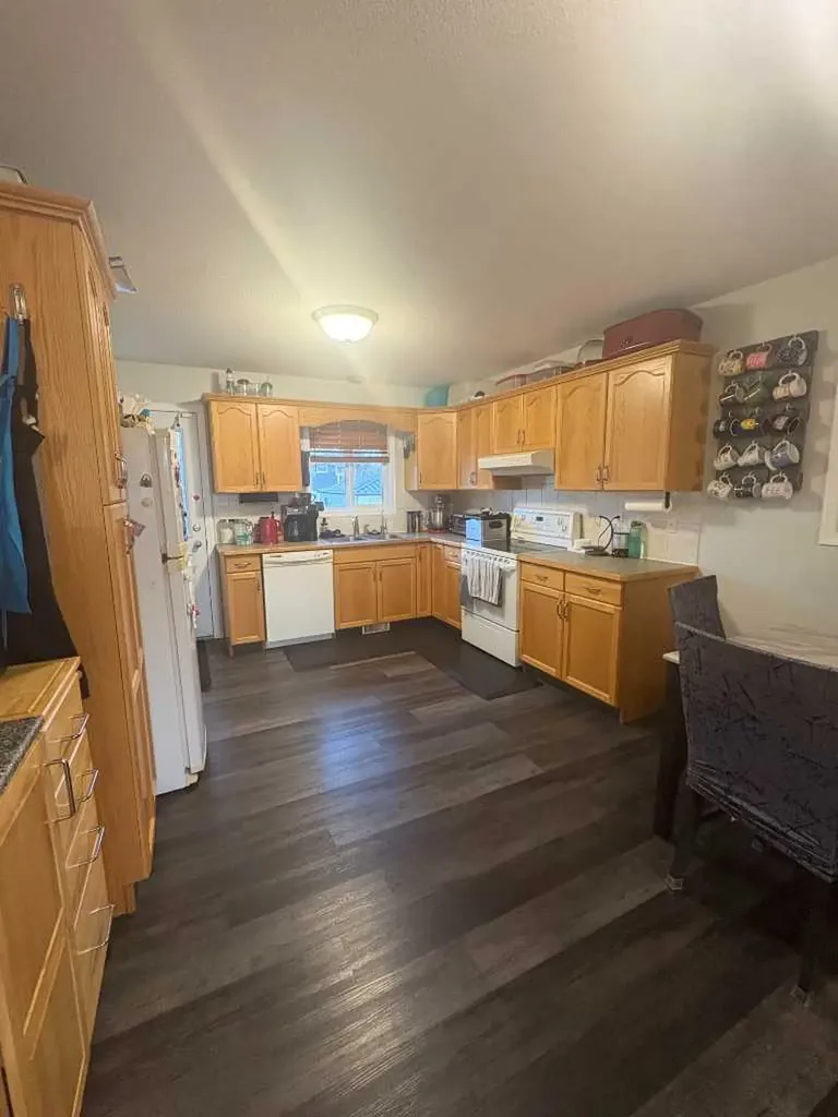 5214 45 Avenue Taber AB T1G 1B4