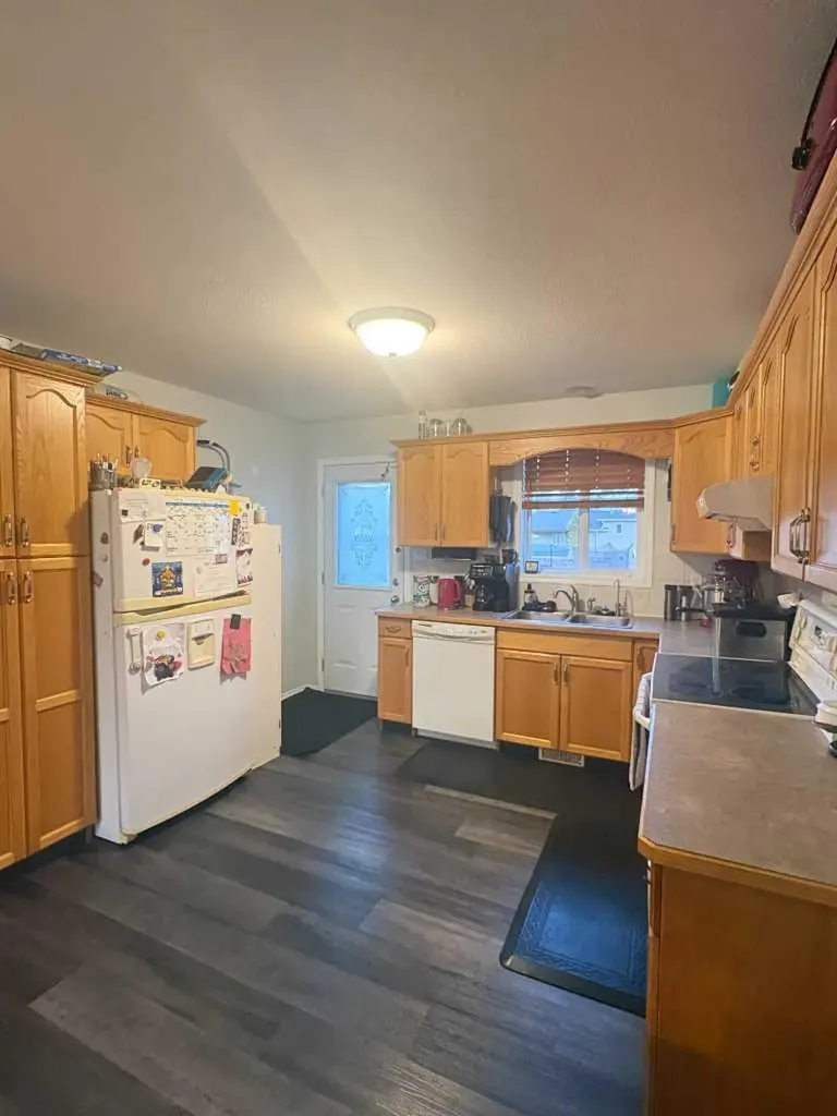 5214 45 Avenue Taber AB T1G 1B4