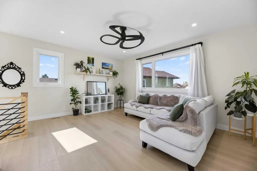 30 Silverstone Place Didsbury AB T0M 0W0