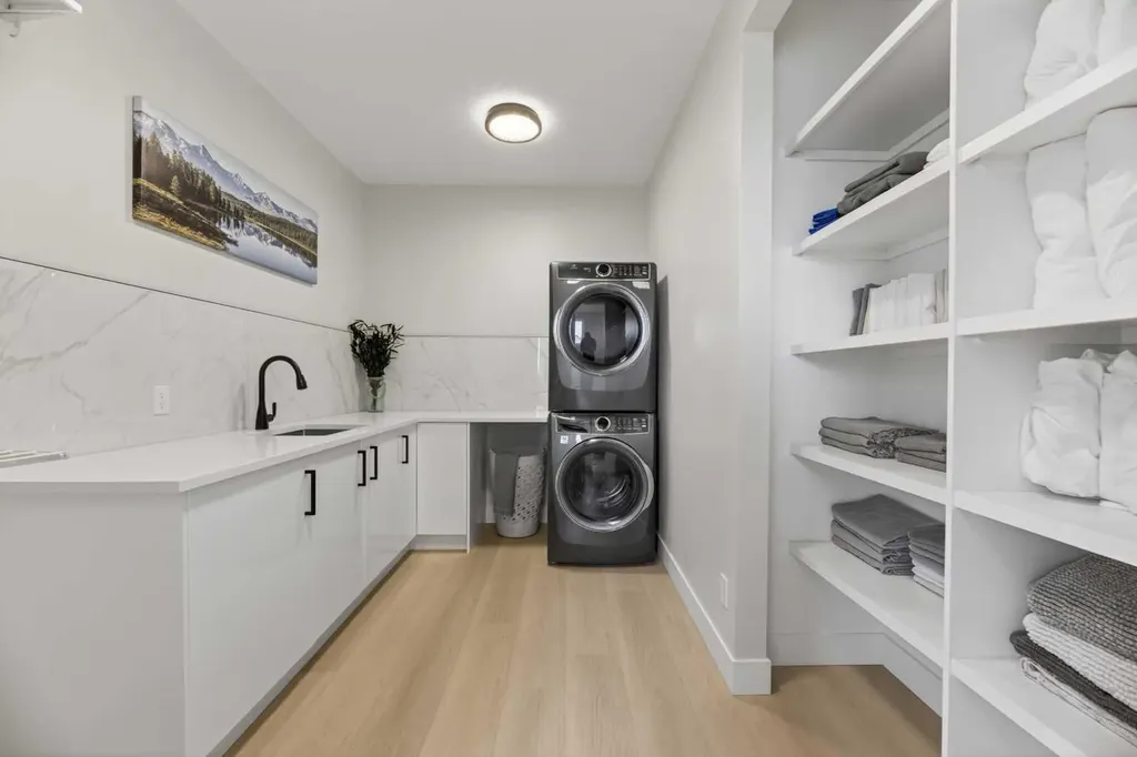 30 Silverstone Place Didsbury AB T0M 0W0