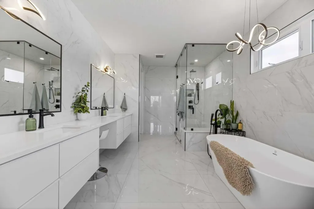 30 Silverstone Place Didsbury AB T0M 0W0