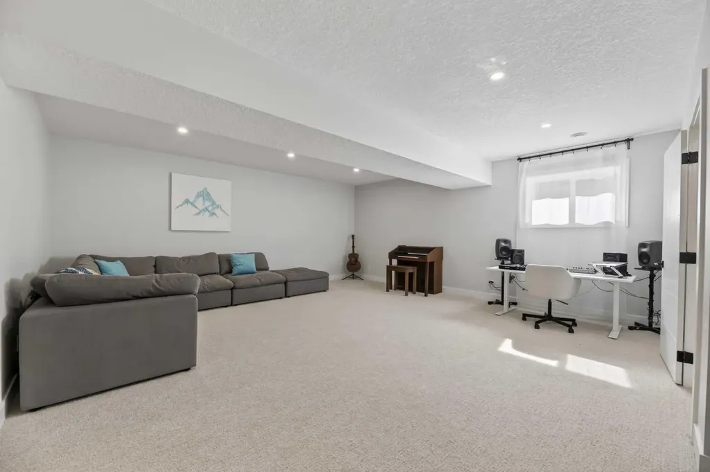 30 Silverstone Place Didsbury AB T0M 0W0