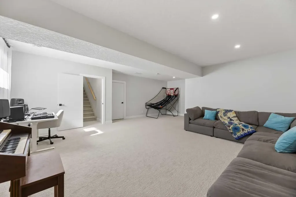 30 Silverstone Place Didsbury AB T0M 0W0