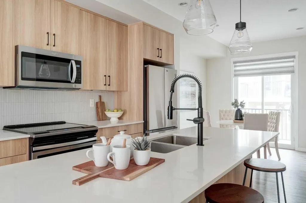 355 Nolancrest Heights NW Calgary AB T3R 0Z9