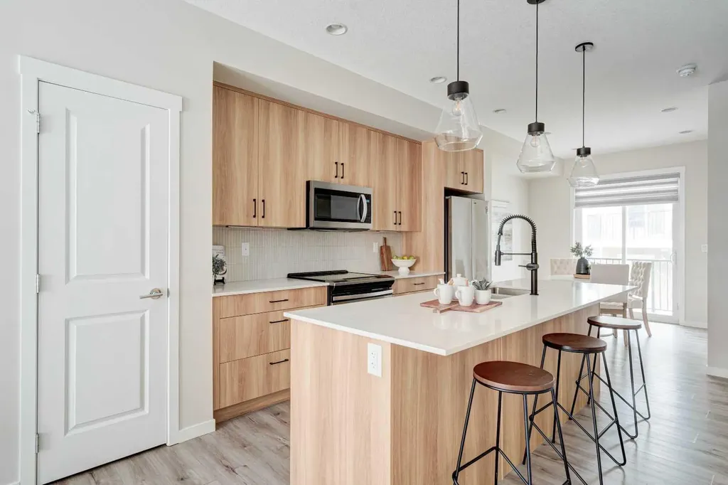 355 Nolancrest Heights NW Calgary AB T3R 0Z9