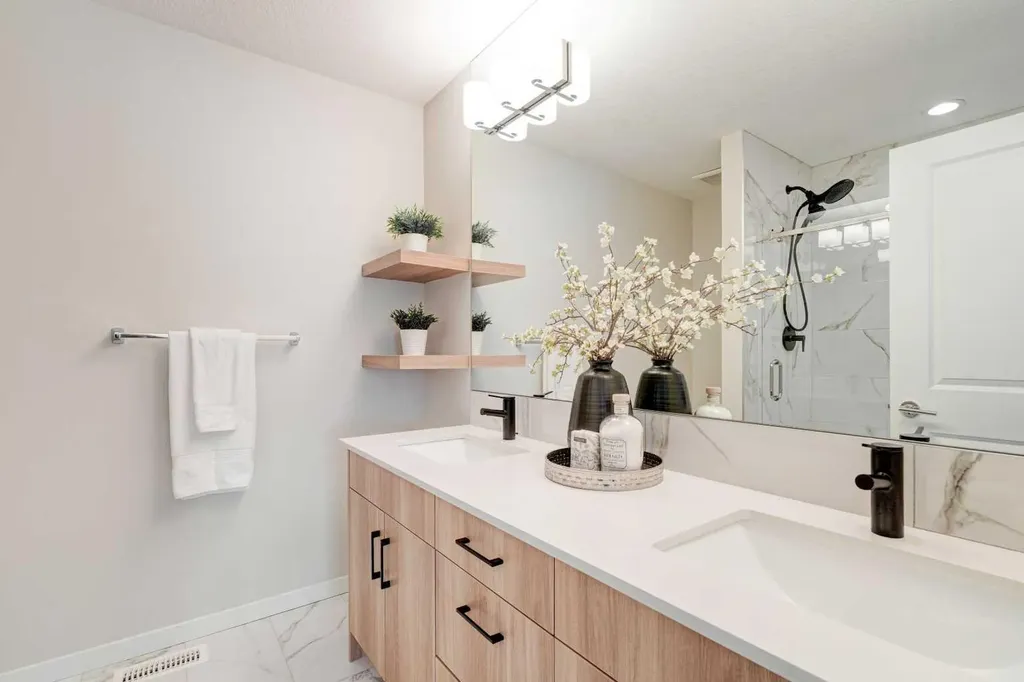 355 Nolancrest Heights NW Calgary AB T3R 0Z9