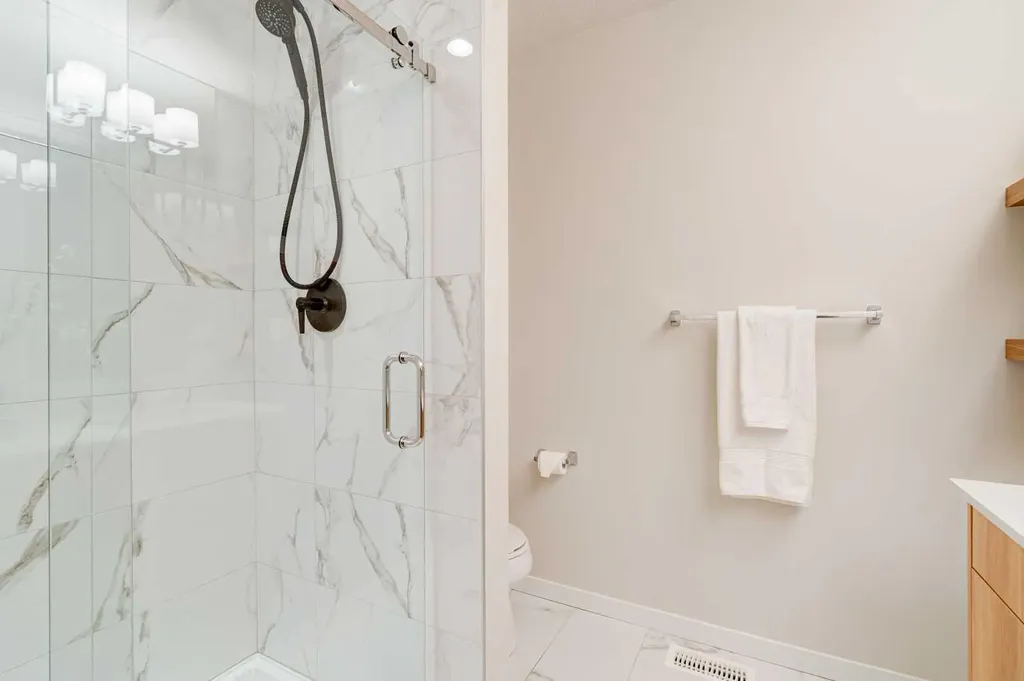 355 Nolancrest Heights NW Calgary AB T3R 0Z9