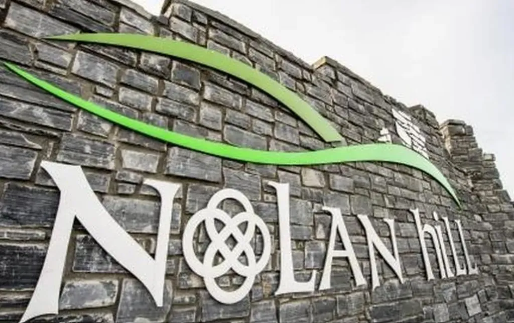 355 Nolancrest Heights NW Calgary AB T3R 0Z9