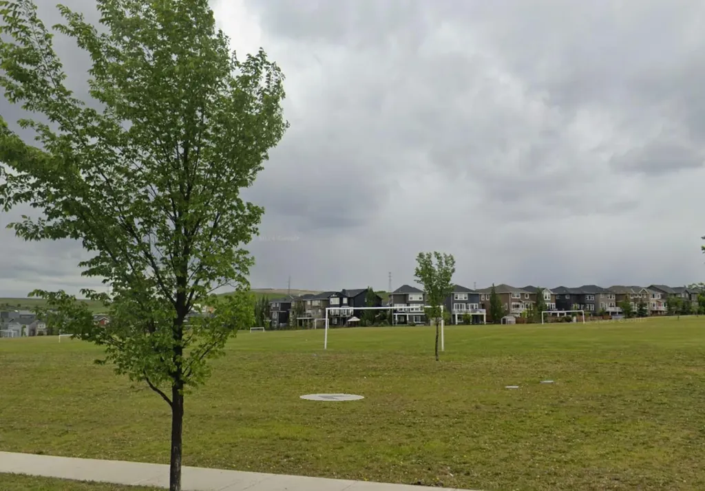 355 Nolancrest Heights NW Calgary AB T3R 0Z9