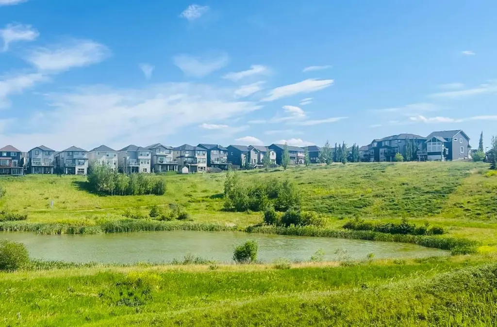 355 Nolancrest Heights NW Calgary AB T3R 0Z9