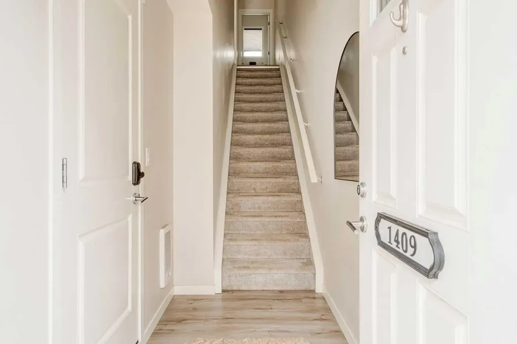 355 Nolancrest Heights NW Calgary AB T3R 0Z9