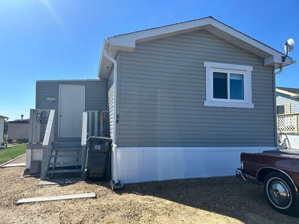 84 Greenwood Villa Drumheller AB T0J 0Y2