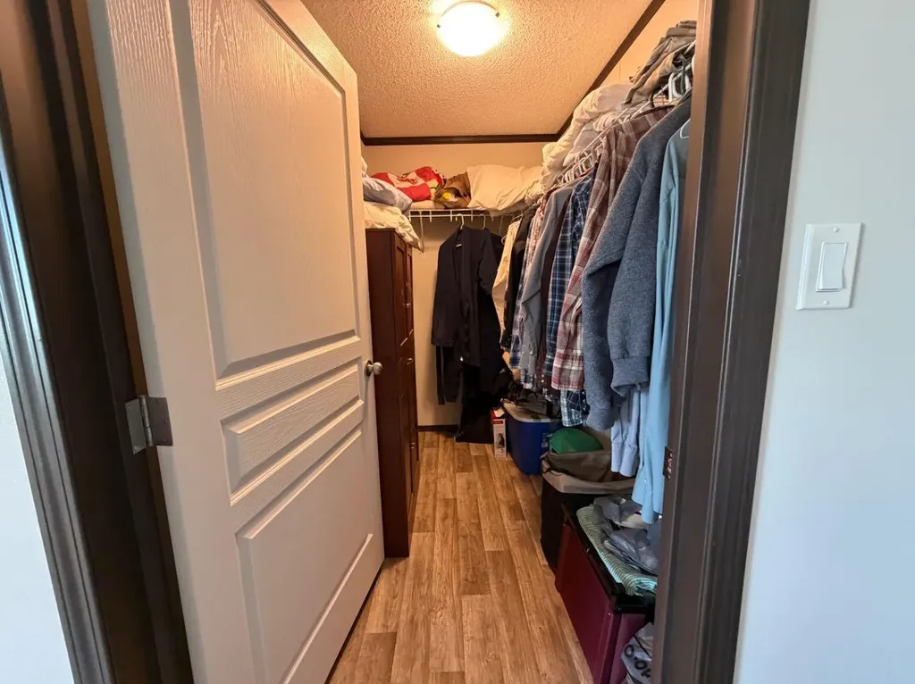 84 Greenwood Villa Drumheller AB T0J 0Y2