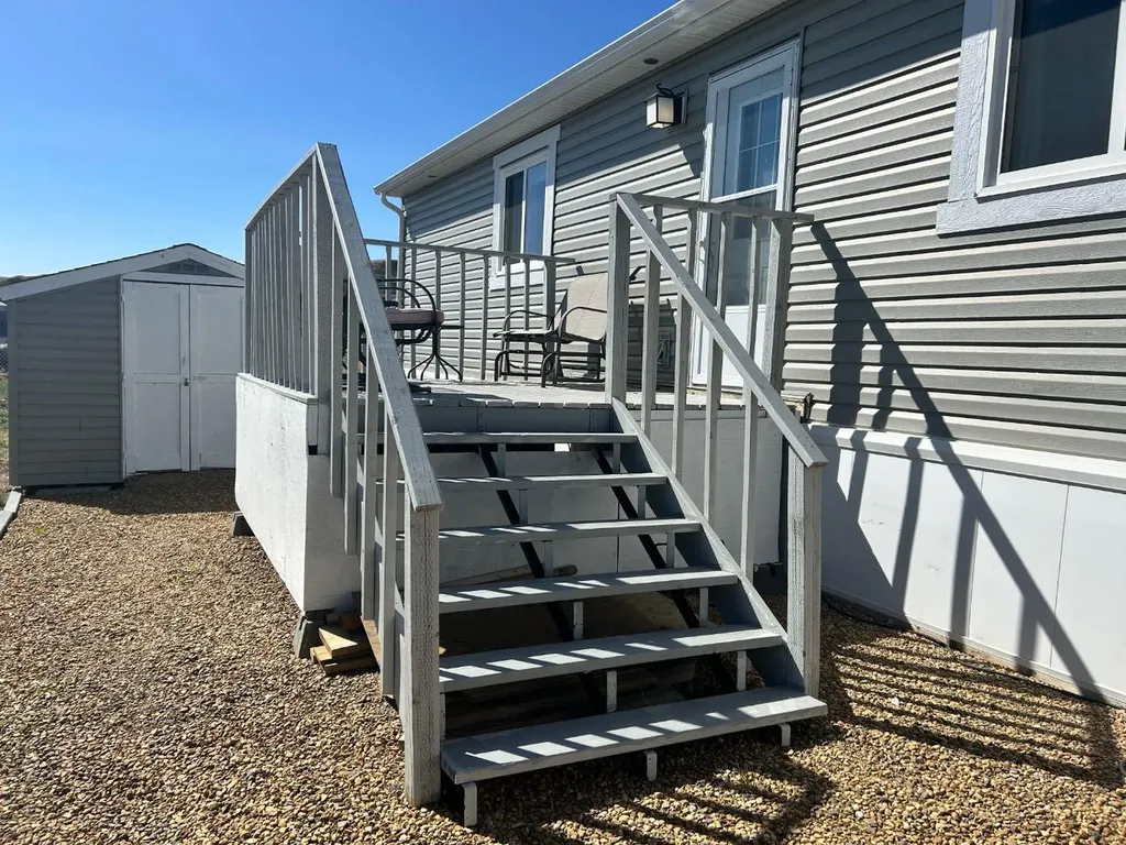 84 Greenwood Villa Drumheller AB T0J 0Y2