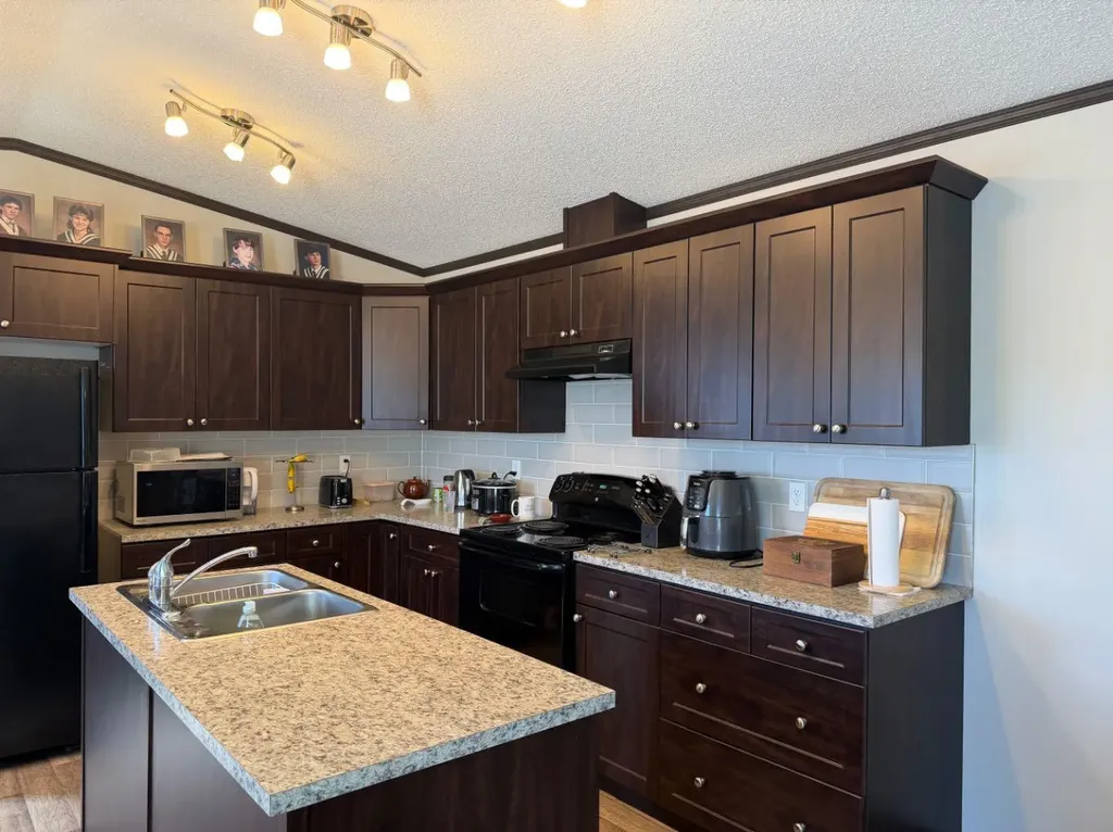 84 Greenwood Villa Drumheller AB T0J 0Y2