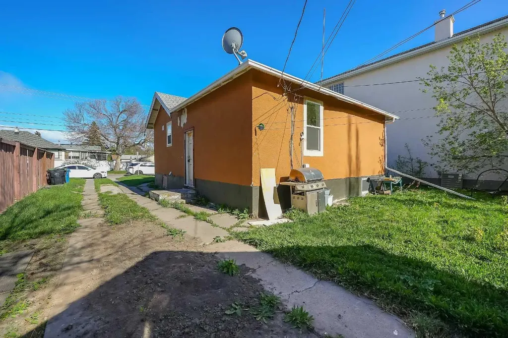 1507 1 Street NE Calgary AB T2E3B7