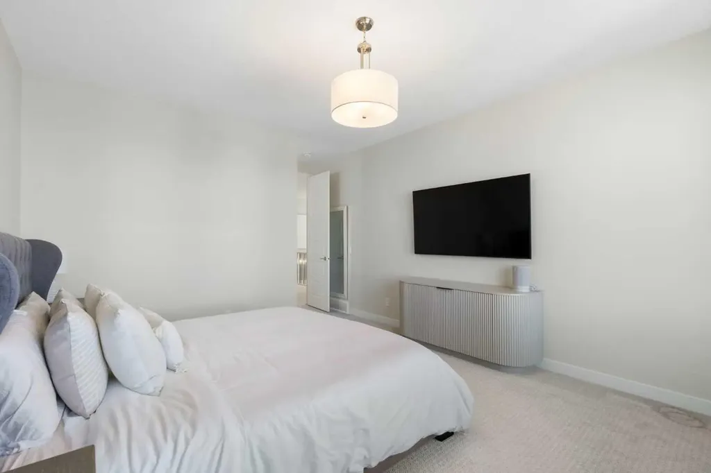 143 Marina Landing SE Calgary AB T3M 3J5
