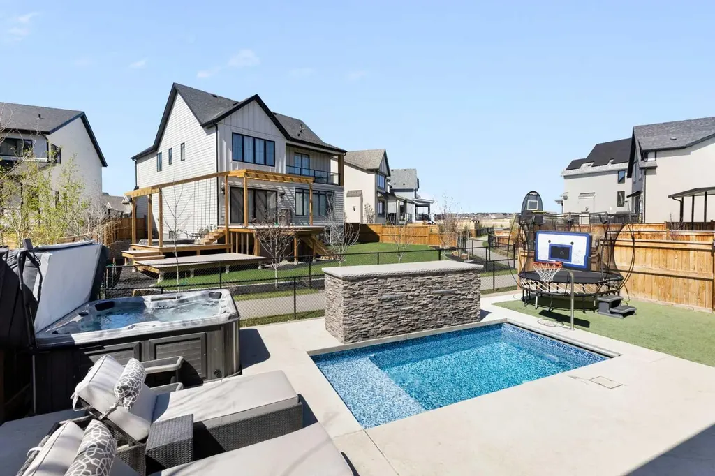 143 Marina Landing SE Calgary AB T3M 3J5