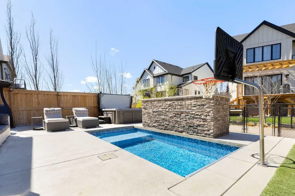 143 Marina Landing SE Calgary AB T3M 3J5