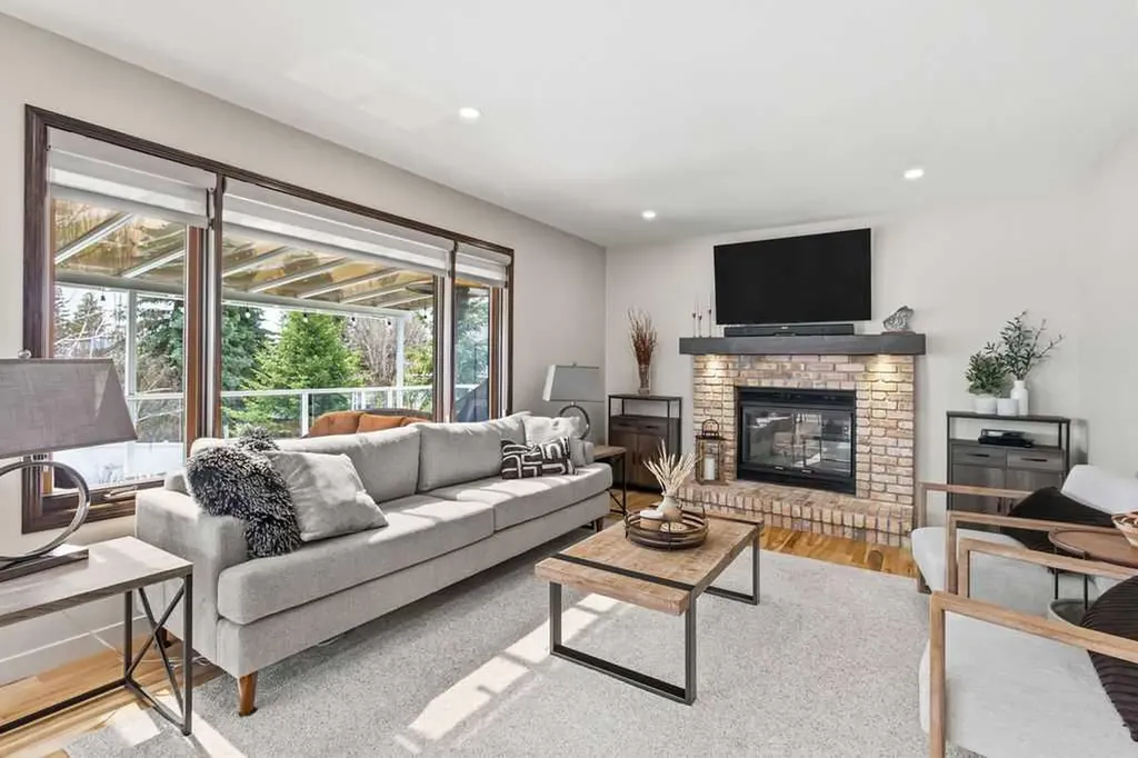 42 Evergreen Terrace SW Calgary AB T2Y 2V9